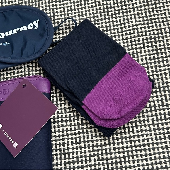 UNITED AWAY 7 Piece Travel Kit - Picture 2 of 10